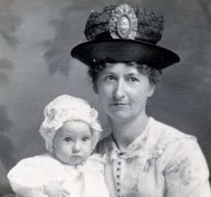 GLEpScan3223-Amelia-Langer-with-Jeanette-6-months-old-1917